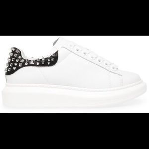 New Size 8.5 Steve Madden studded sneakers